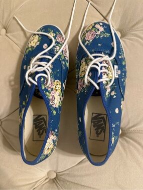 Vans White Canvas Sneakers with Blue Trim